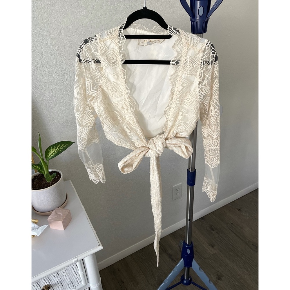 Jen's Pirate Booty lace wrap top LS size S